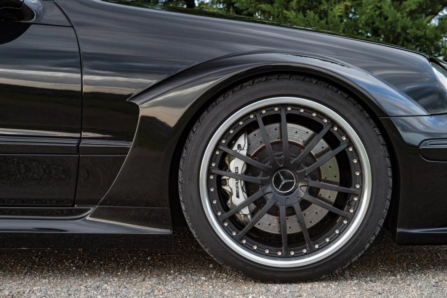 Детали экстерьера Mercedes-Benz CLK55 AMG DTM Street Version 2005 года  (фото 15 из 25)